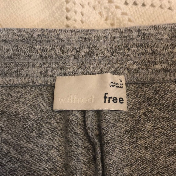 Stretchy grey aritzia shorts - Picture 3 of 5